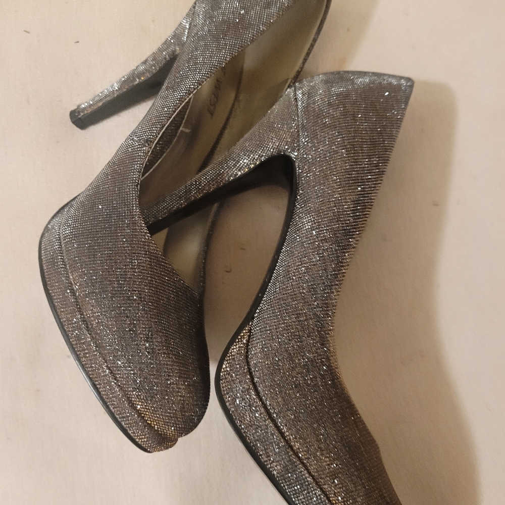 Nine West Heels Gold Women Size 6M Pointed Toe Glitter Sparkle